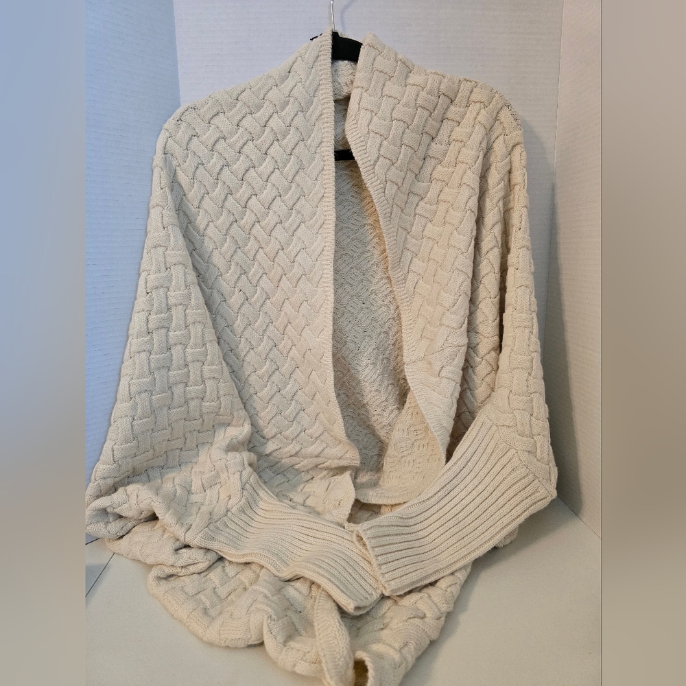Felix Hardy Elegant Cream Women's Sweater Wrap Medium